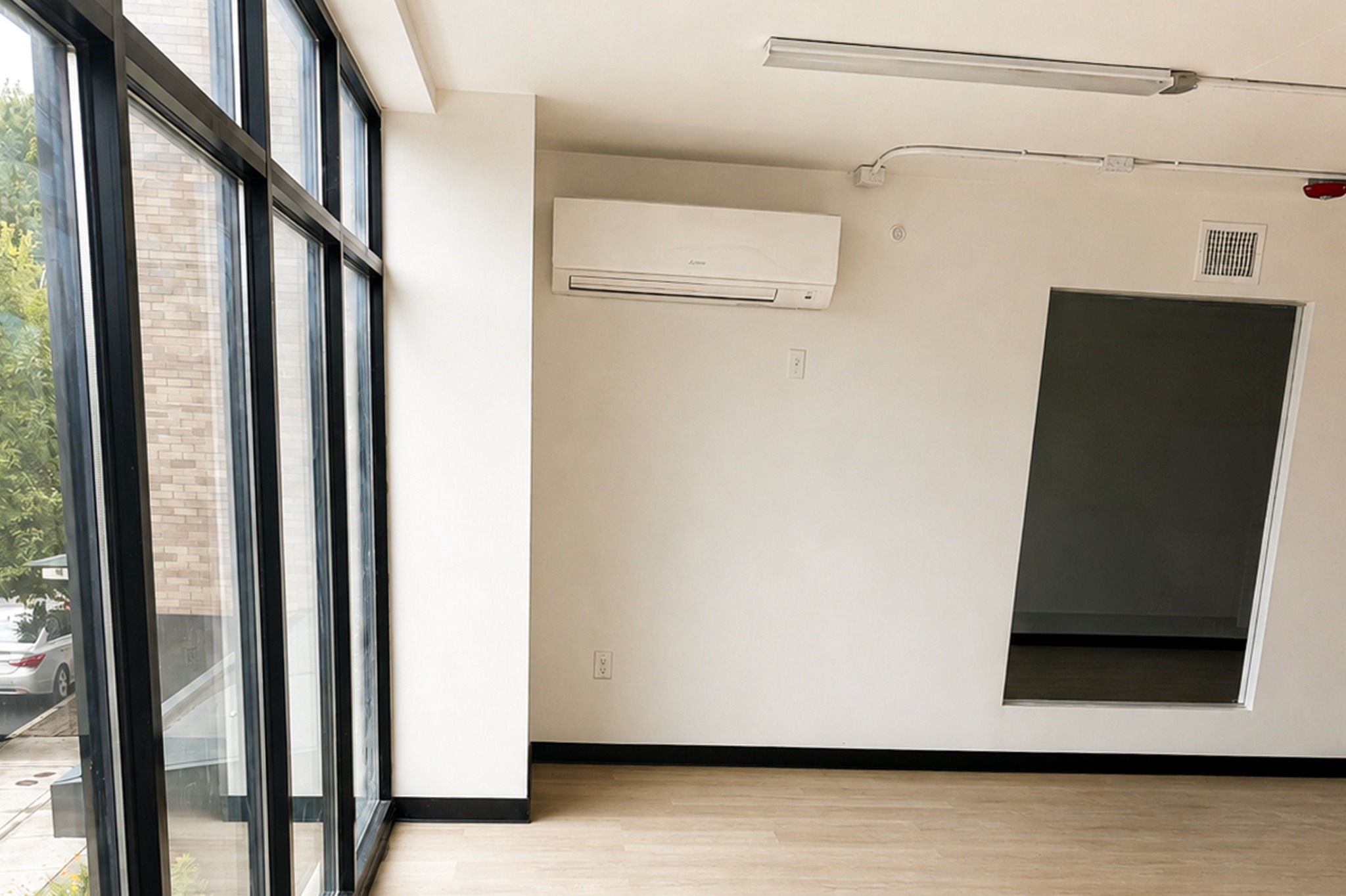 Classroom with perimeter glazing